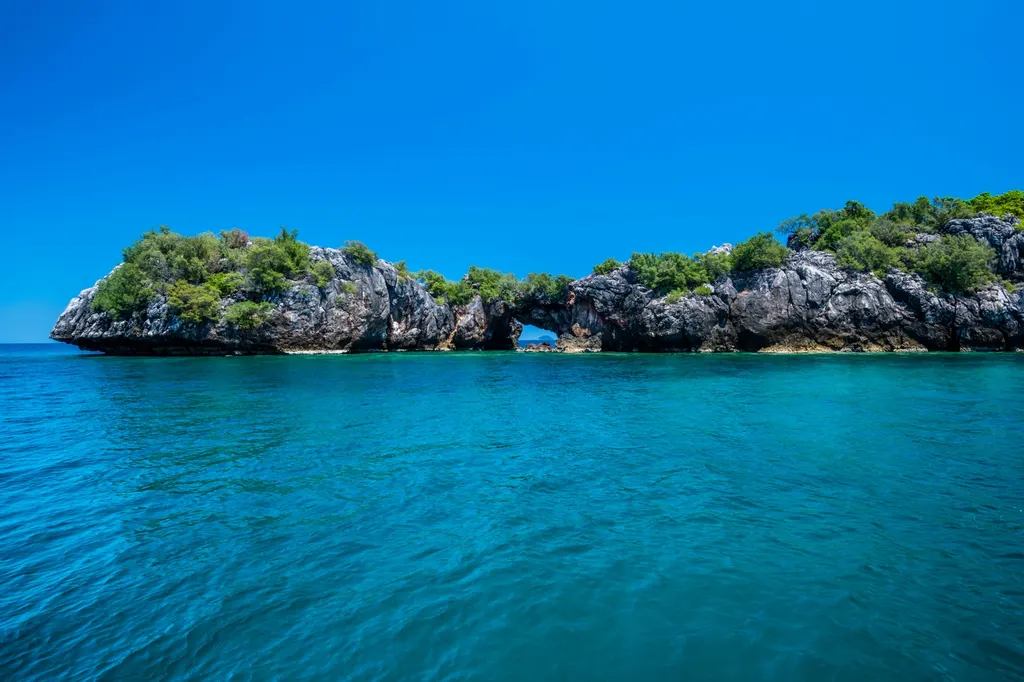 เกาะทะลุ