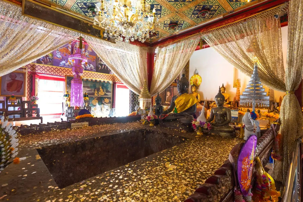 วัดพระแท่นศิลาอาสน์