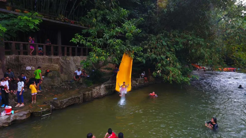 ล่องแก่งหนานมดแดง