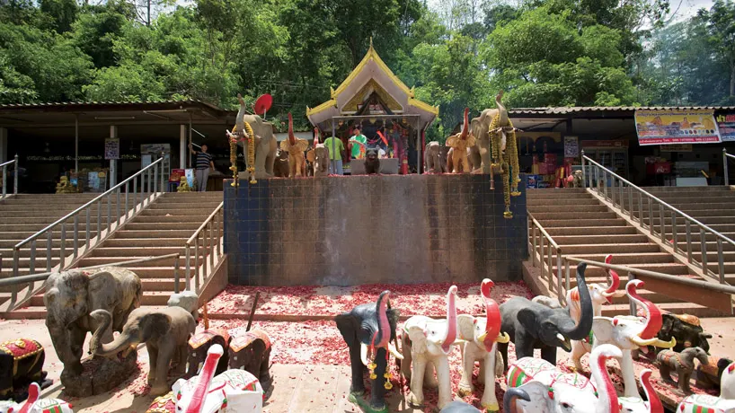ศาลพ่อตาหินช้าง