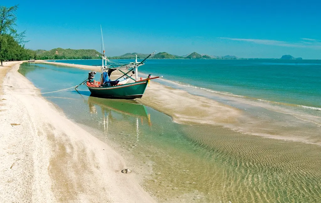 หาดสามร้อยยอด