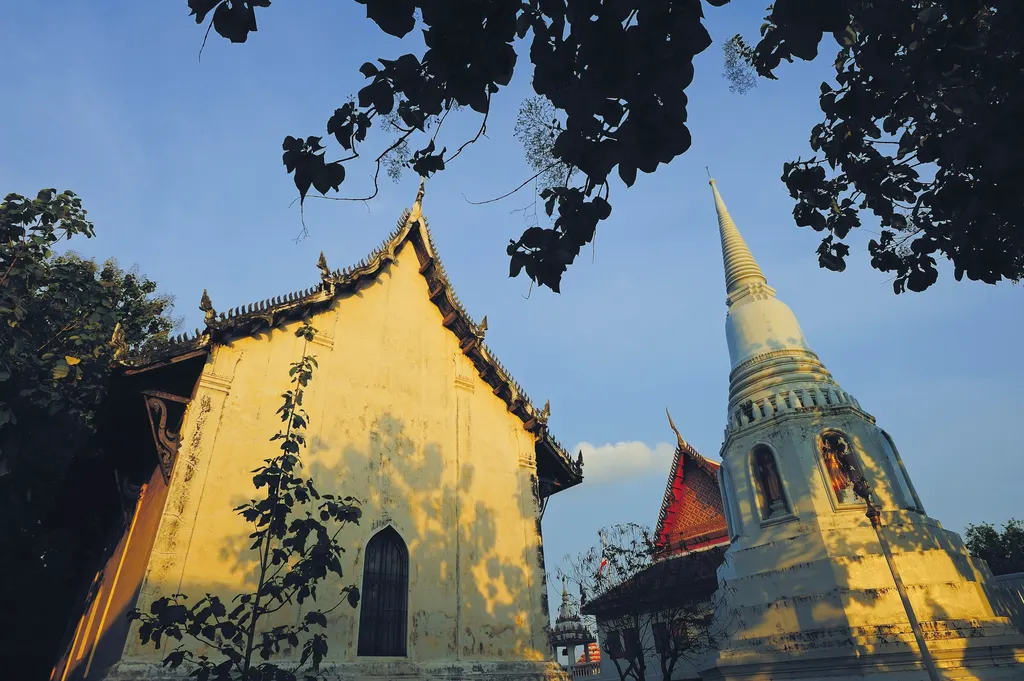 วัดเสาธงทอง