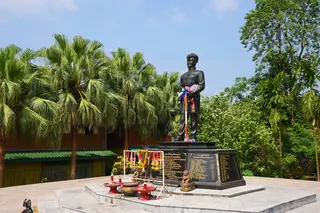 อนุสาวรีย์พระศรีพนมมาศ